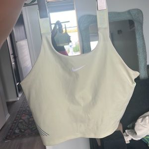 NIKE. NIKE PRO. XS. Light green. Pastel